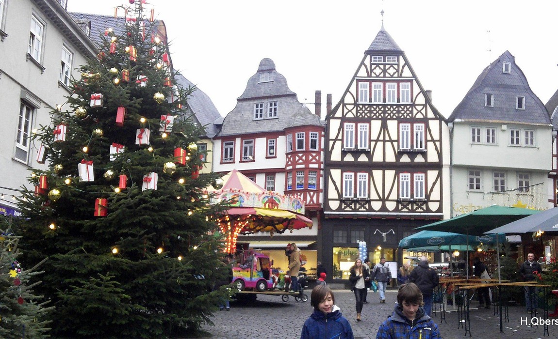 Ausflug nach Limburg: Eltviller Kulturbus bringt Seniorinnen und Senioren zum Christkindlmarkt