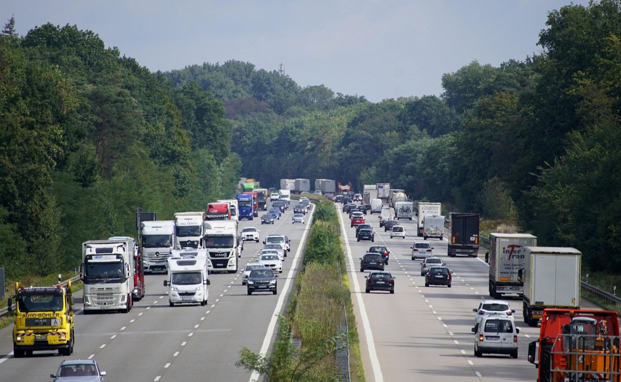Die Geschichte der Autobahn: Von visionären Ideen zum globalen Verkehrsnetz Die Geschichte der Autobahn: Von visionären Ideen zum globalen Verkehrsnetz