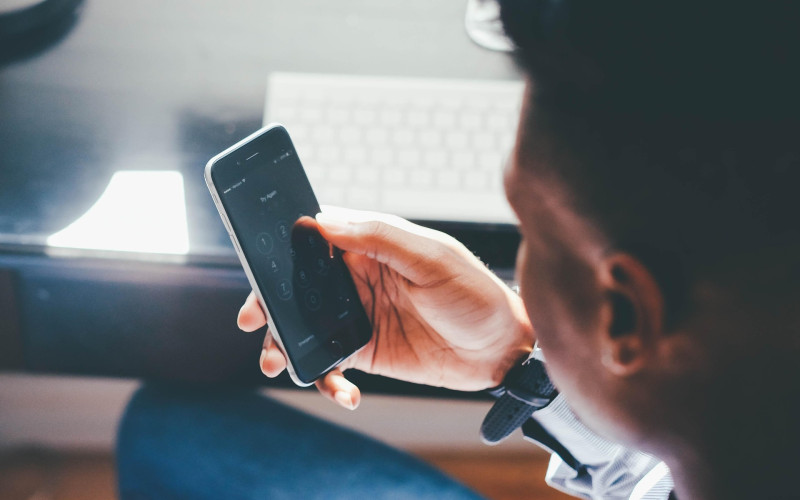 Digitaler Overload: Wie die Blinkflut auf Social Media unser Denken prägt