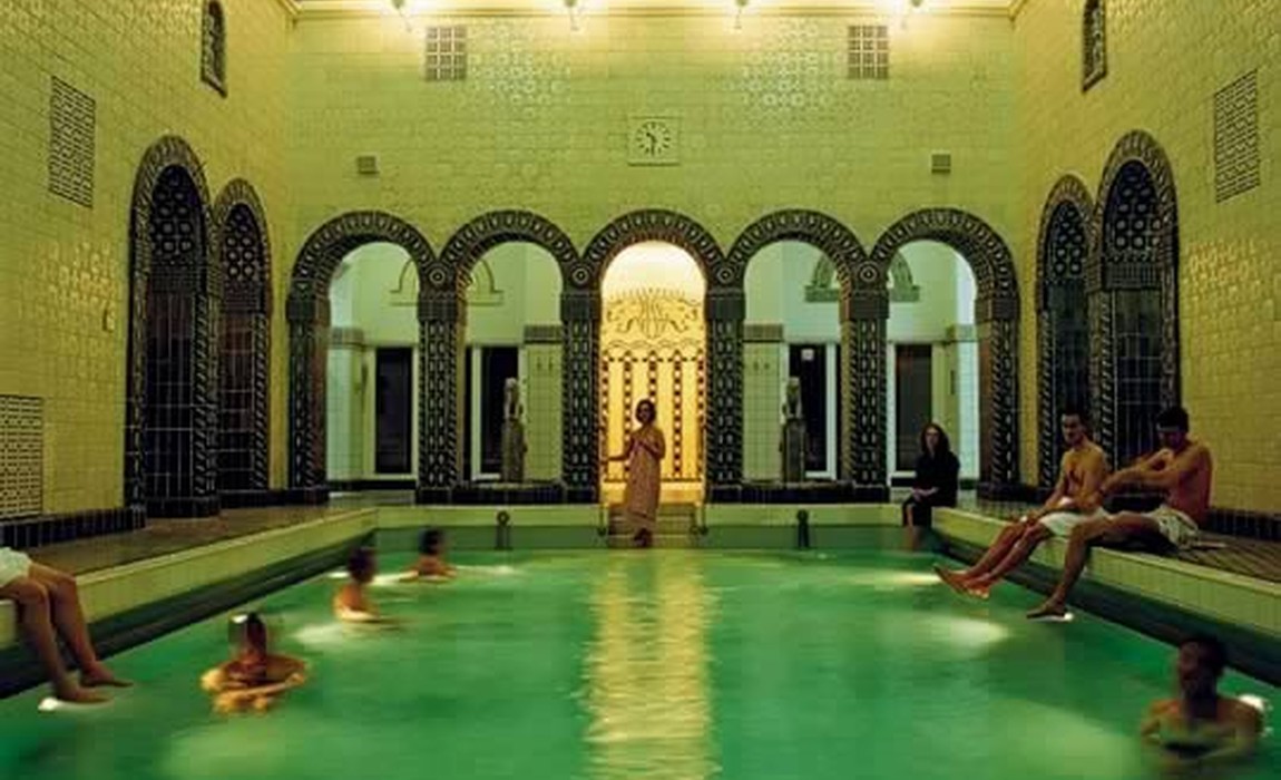 Kaiser-Friedrich-Therme bleibt im Sommer geschlossen zur jährlichen Revision Kaiser-Friedrich-Therme bleibt im Sommer geschlossen zur jährlichen Revision