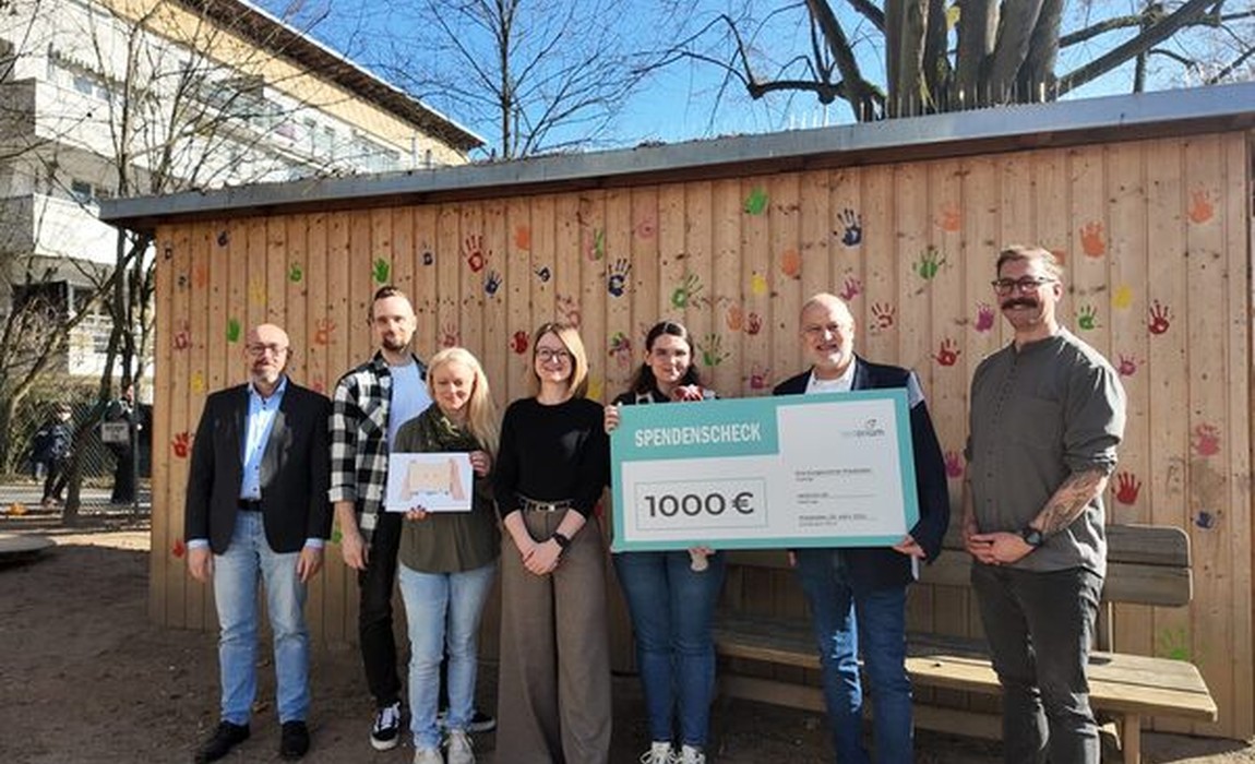 Kita Europaviertel erhält Spende und Holzroboter für Ausbau des MINT Labors