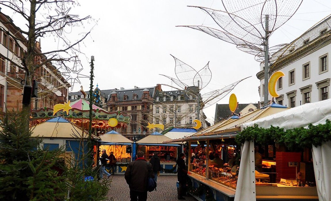 Sternschnuppen-Markt: Funkelnder Beginn der Vorweihnachtszeit in Wiesbaden Sternschnuppen-Markt: Funkelnder Beginn der Vorweihnachtszeit in Wiesbaden