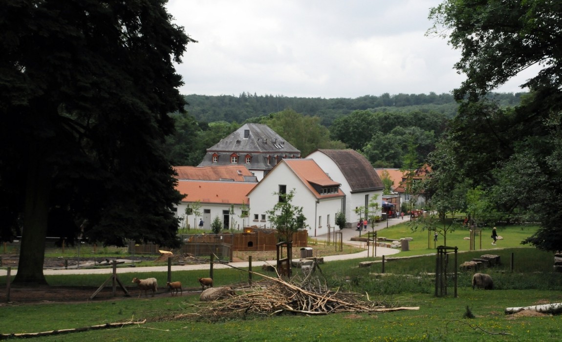 Vogelfutter gestalten in der Fasanerie: Familienprogramm am 29. November Vogelfutter gestalten in der Fasanerie: Familienprogramm am 29. November