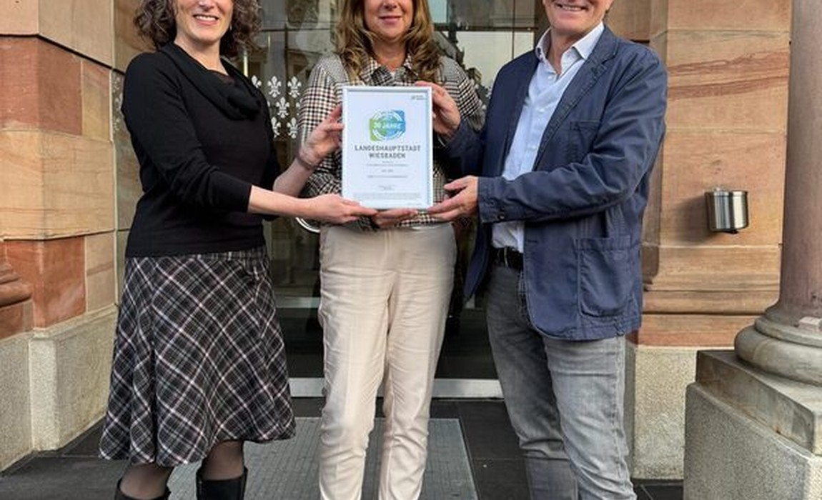 Wiesbaden erhält Jubiläumsurkunde für 30 Jahre im Klima‑Bündnis Wiesbaden erhält Jubiläumsurkunde für 30 Jahre im Klima‑Bündnis