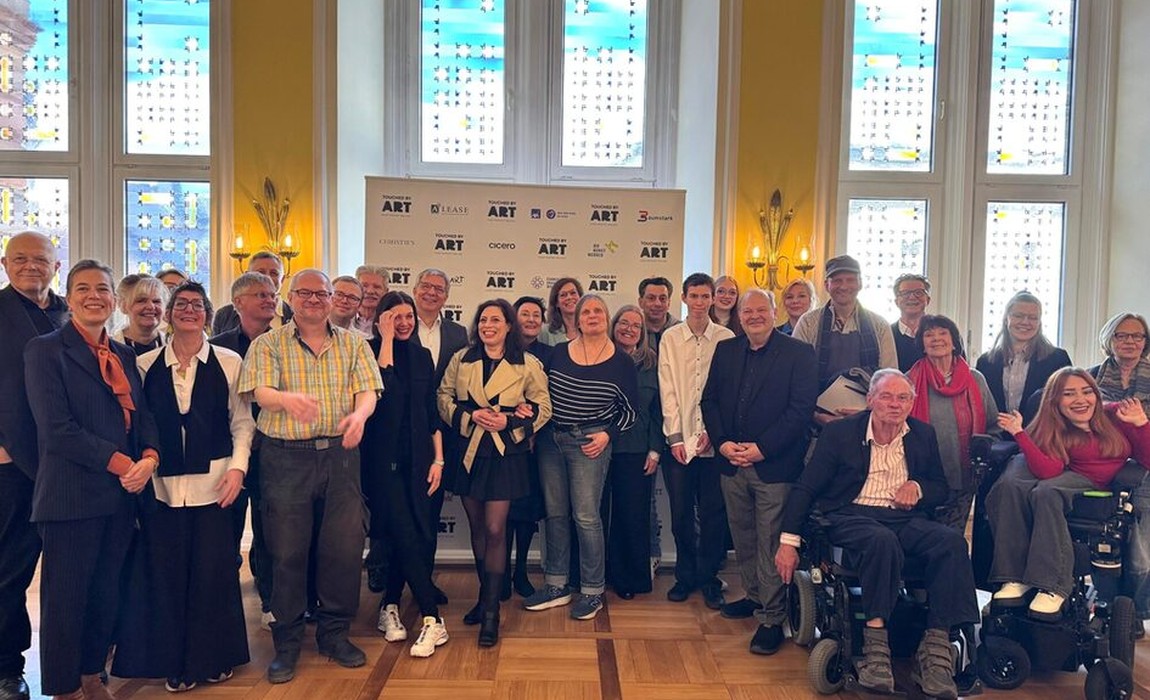 Wiesbaden startet inklusives Kunstprojekt mit zehn Tandems und Auktion